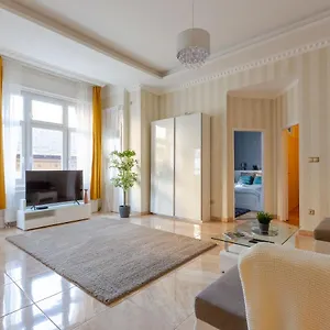 Apartment Luxury Downtown By Anna, Budapest