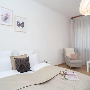 Convenient In The Heart Of Downtown Apartamento