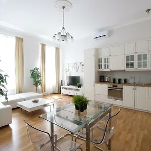 Flatiron Premium Budapest